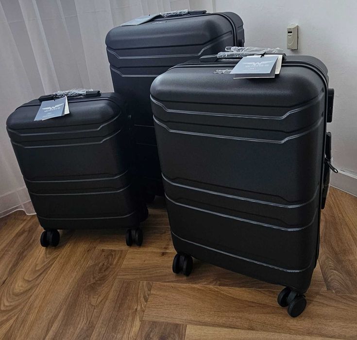 Zestaw walizek WINGS. 20 24 28 cali Nowe czarne