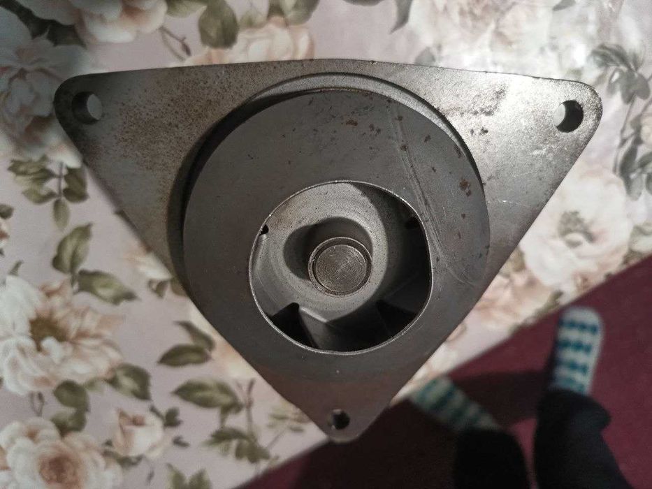 Продам водяний насос двигуна Сummins