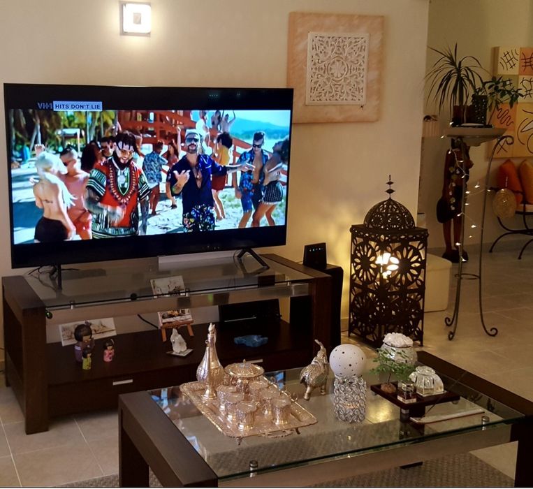 Coffee Table €40 / TV Stand €60, both with tempered glass.64552763256578121