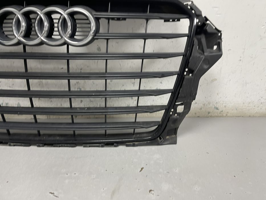 Решітка переднього бампера (радіатора) AUDI А3 8V 2012-2016