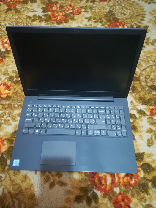 Lenovo V130-15IKB  Целый экран I3 7020u ddr4 4gb