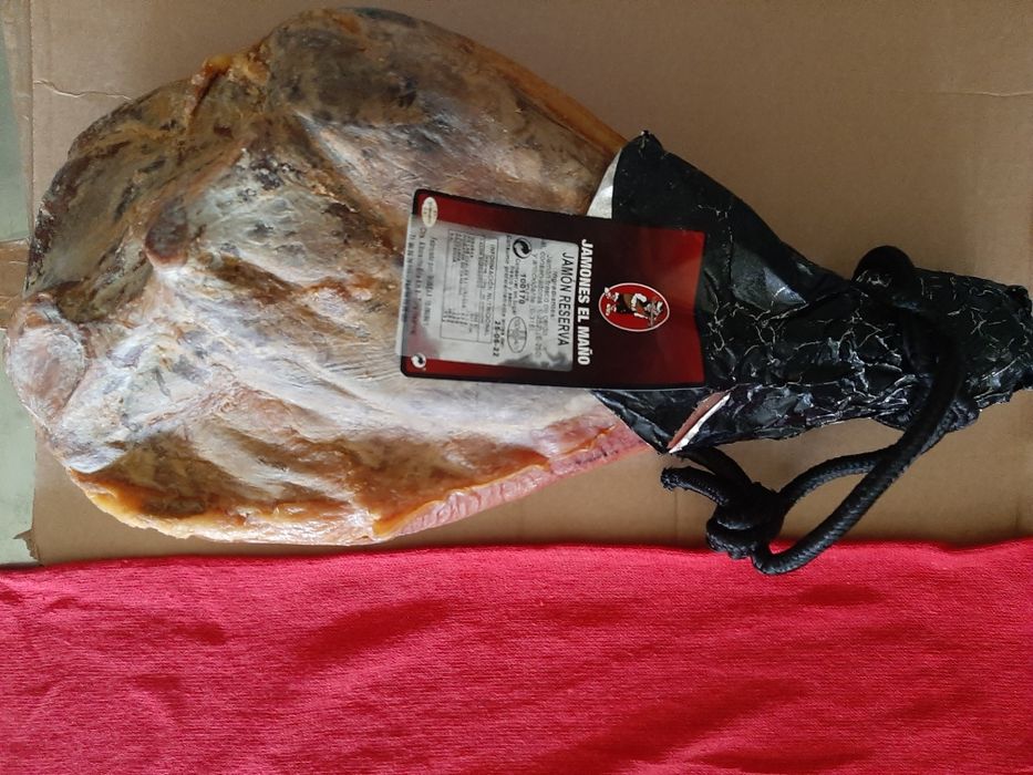 Хамон Серрано резерва «El Maño», хамон на кістці без копита, 12 міс.