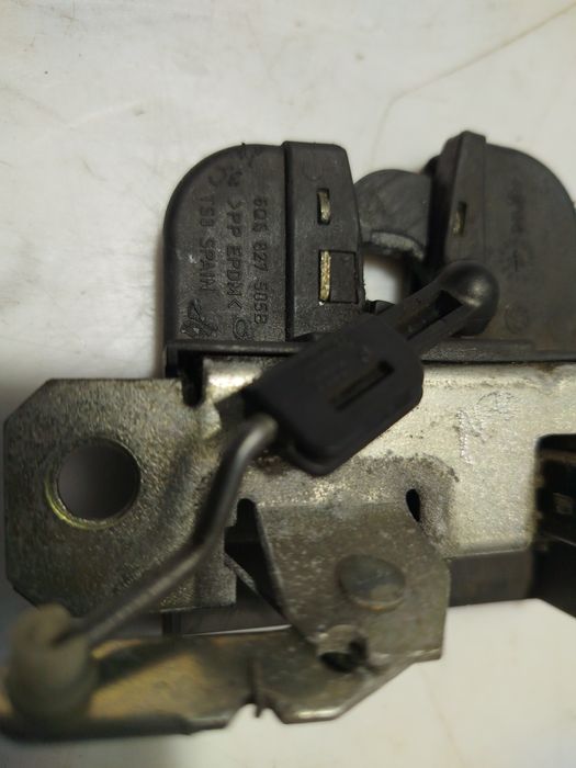 Fechadura / fecho da mala VOLKSWAGEN Polo (9N)