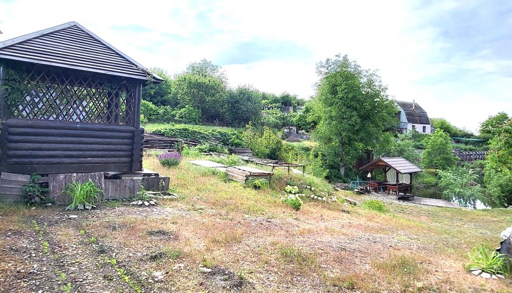 Продаж земельної делянки (11 соток) з ОЗЕРОМ вул. Сонячна.