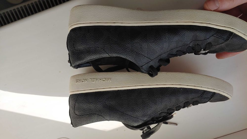 MICHAEL KORS
Снікерcи Keaton