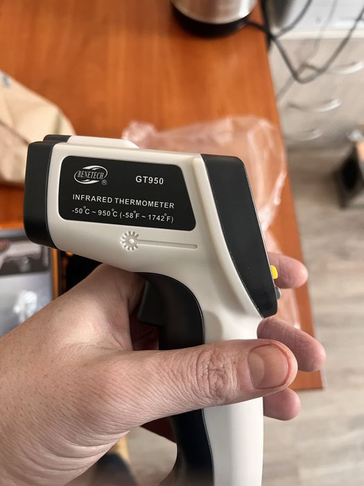 Продам пірометр Benetech GT950