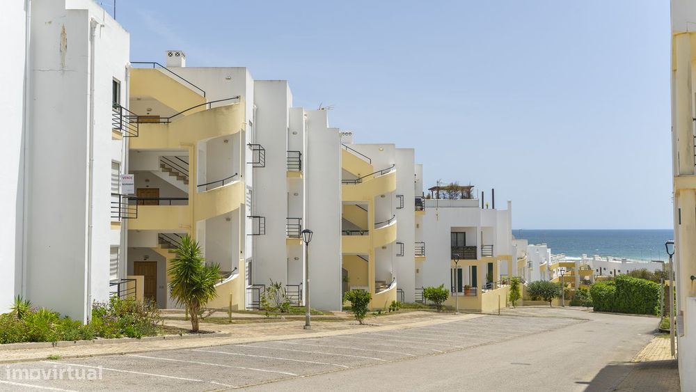 Exclusivo T2 com vista mar na Meia Praia