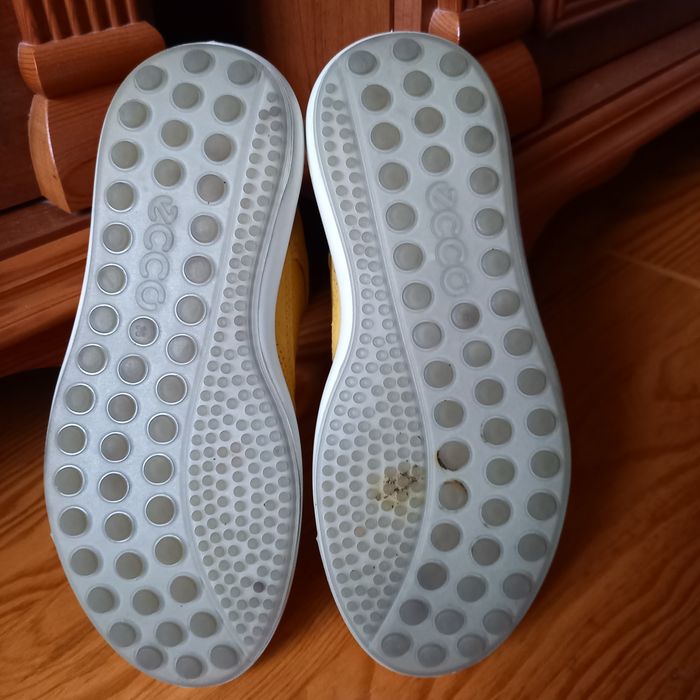 musztardowe, sportowe buty damskie ECCO Soft 7 Runner