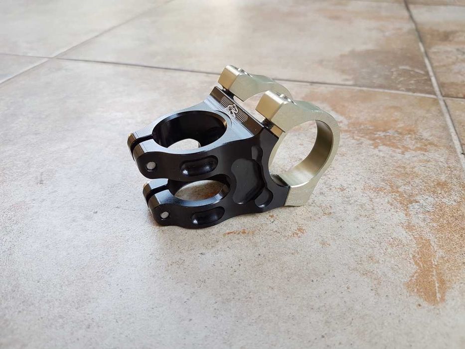 mostek RENTHAL Apex, 31,8mm, 40mm, Gold/Black