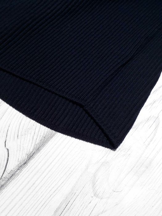 Кофта на заклепки Armani Collezioni гольф розмір S-M