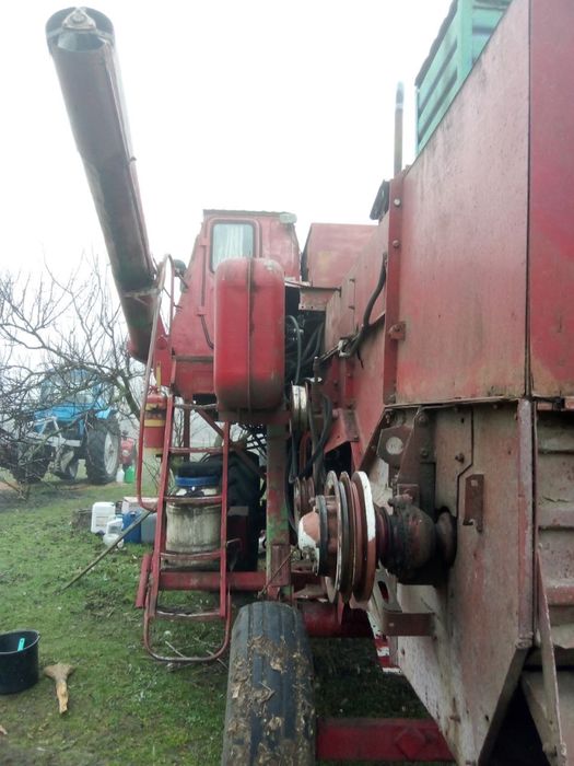 Продам Комбайн Нива