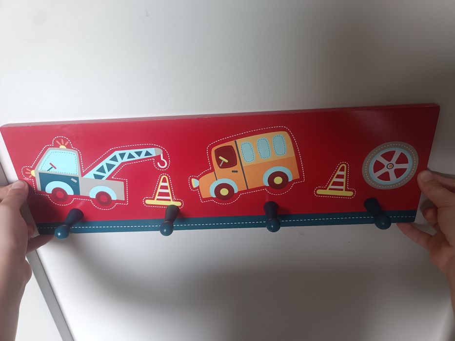 Wieszak dla dzieci - z motywem plac budowy