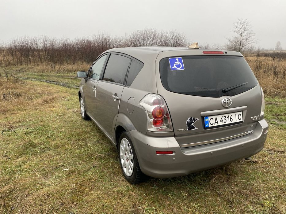 Продам тойота королі версо