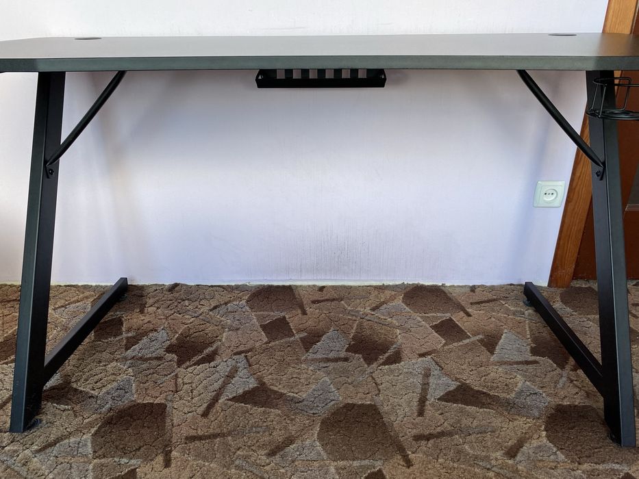 Компьютерный стол Hator Essential