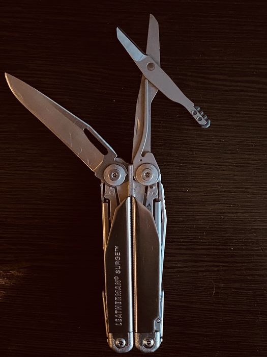 Мультитул Лезерман Сурдж