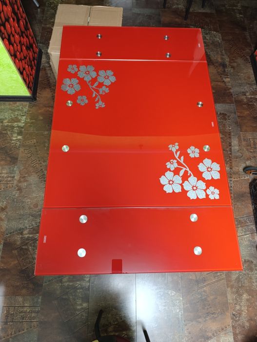 Стол с комплектом стульев