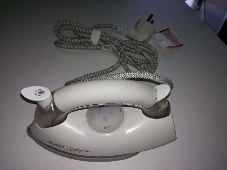 Ferro de viagem a vapor da marca kenwood