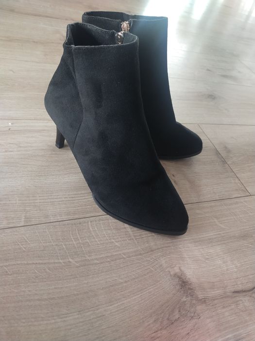 Czarne nowe botki na obcasie 39