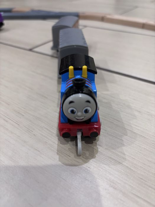 Томас паровозик з вагонами