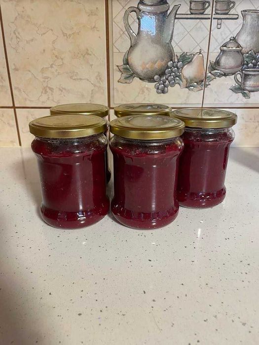 Domowe przetwory na sprzedaż (soki, papryka, buraczki i ogórki)