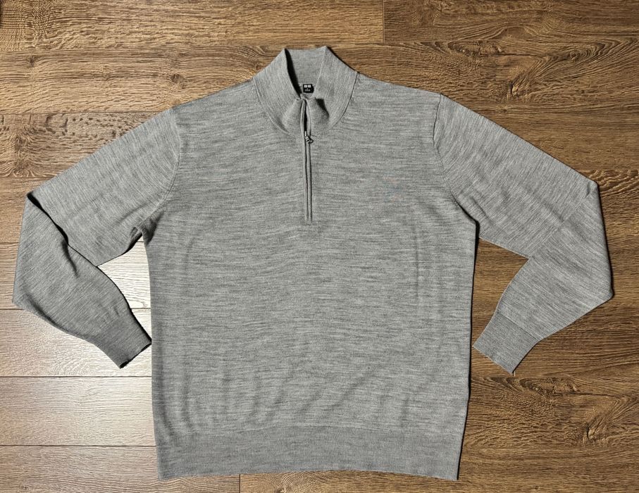 Тонкий шерстяной джемпер Uniqlo.