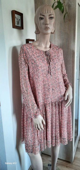 Sukienka siatka z obniżoną talią