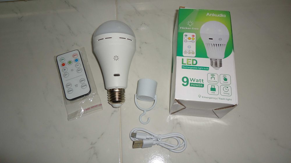 LED лампочка с аккумулятором и пультом