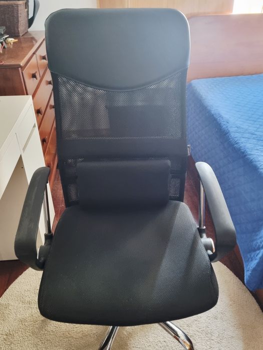 Cadeira de escritório com rodas anti riscos