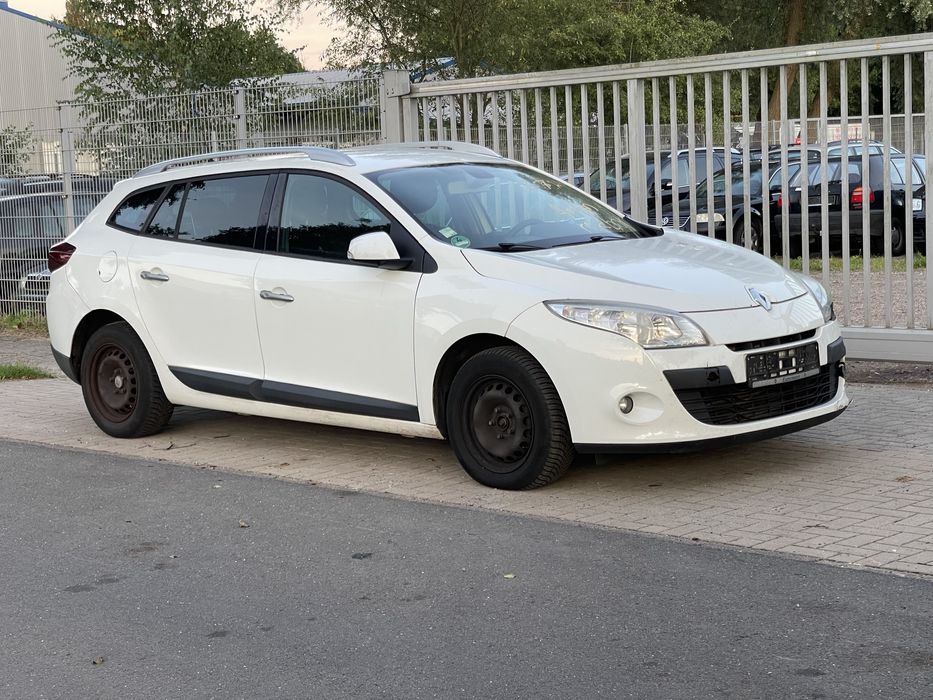 Запчастини розборка Меган 3