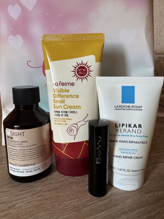 Лот косметики ( креми, помада )