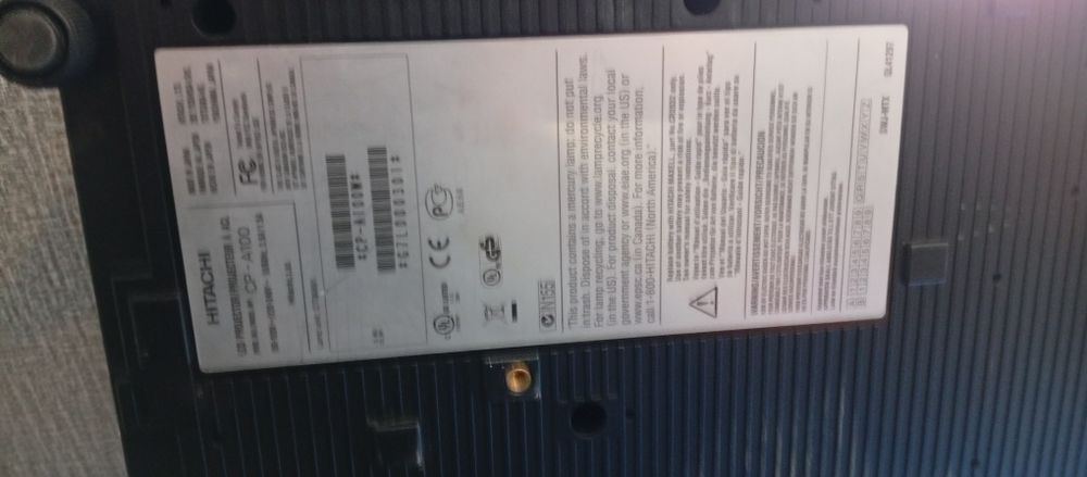 2 Projektory Hitachi ED-A111