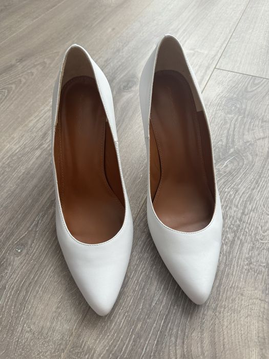 Туфлі білі шкіряні Kacharovska 40р