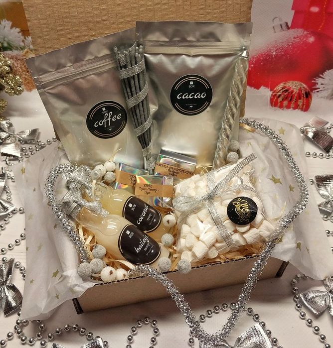 Подарунок дівчині на Новий рік. Подарунки жінкам  на новорічні  свята.