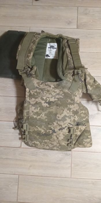 Продам жилет в дуже гарному стані