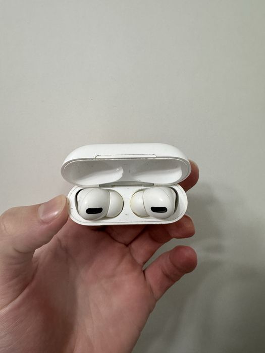 Продаю airpods pro 1 оригінал !!!