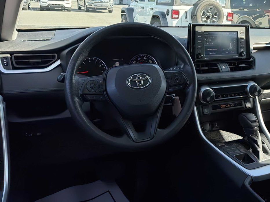 Toyota RAV4      2021