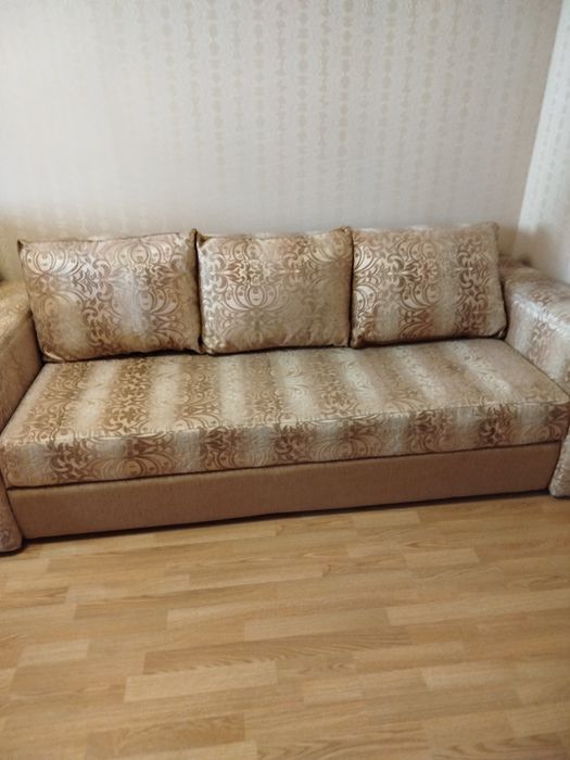 Продам диван б/в в  хорошому стані
