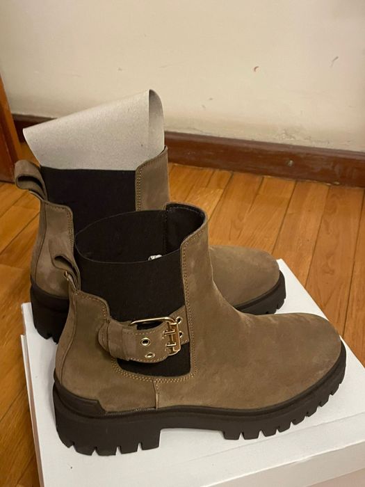 Botas Chelsea em camurça