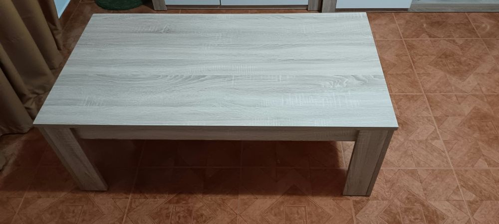 Mesa de centro completamente nova e bem estimada