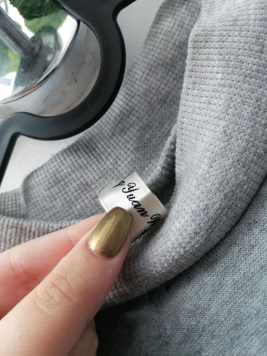 Camisola Cinzenta Clara