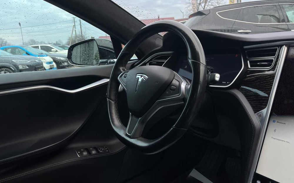 Tesla Model S 2016