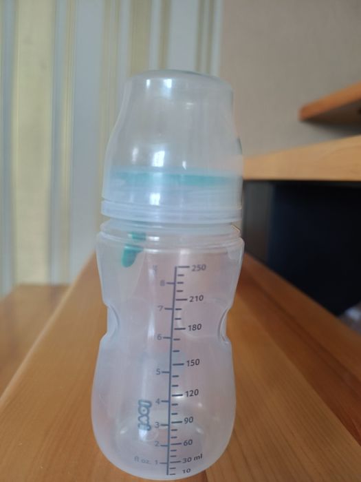 Механічний молоковідсмоктувач + пляшечки lovi, AVENT