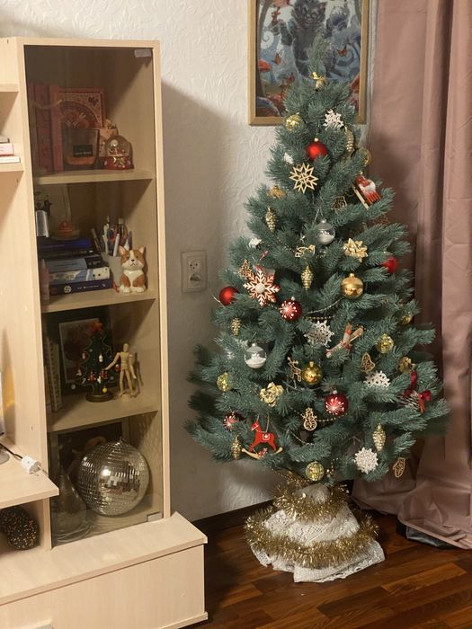 Ялинка новорічна