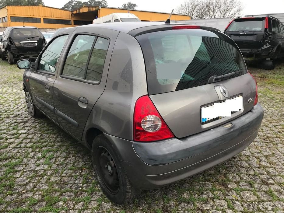 Renault Clio II 1.2 5P 2002 - Para Peças