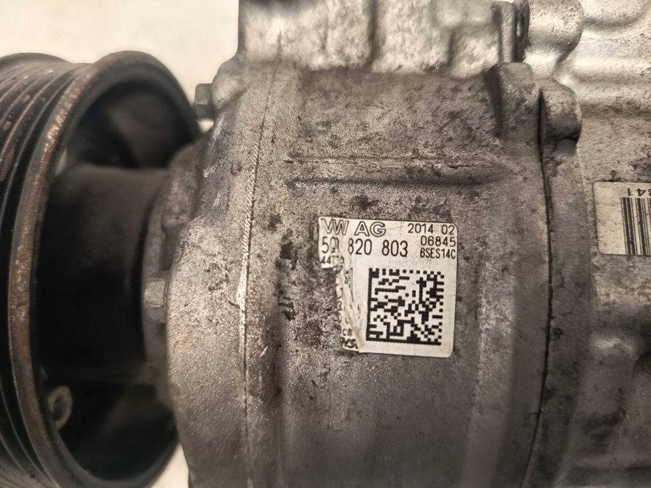 Compressor do ar condicionado Volkswagen Ref:  5Q0820803