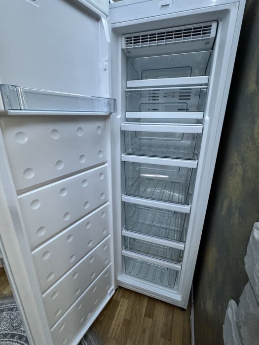 Морозильна камера ELENBERG FRN 185