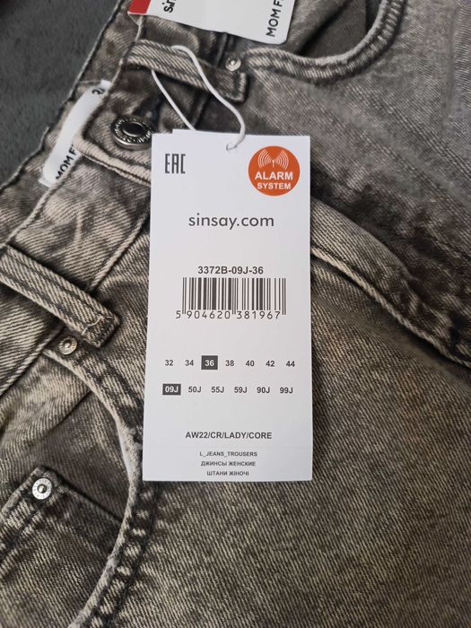 Джинси (нові) Sinsay MOM FIT 36 розмір