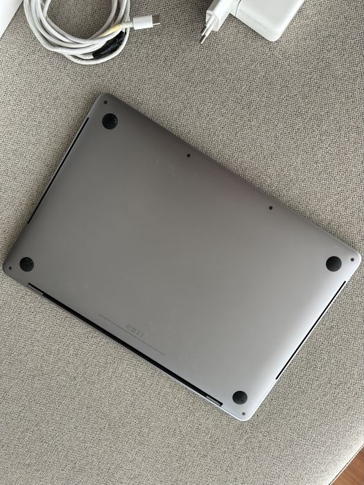 MacBook Pro 13" (modelo 2019) | Intel Core i5 Quad-Core | 8 GB RAM | SSD 256 GB