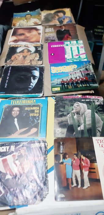 120 discos de vinil, música variada.