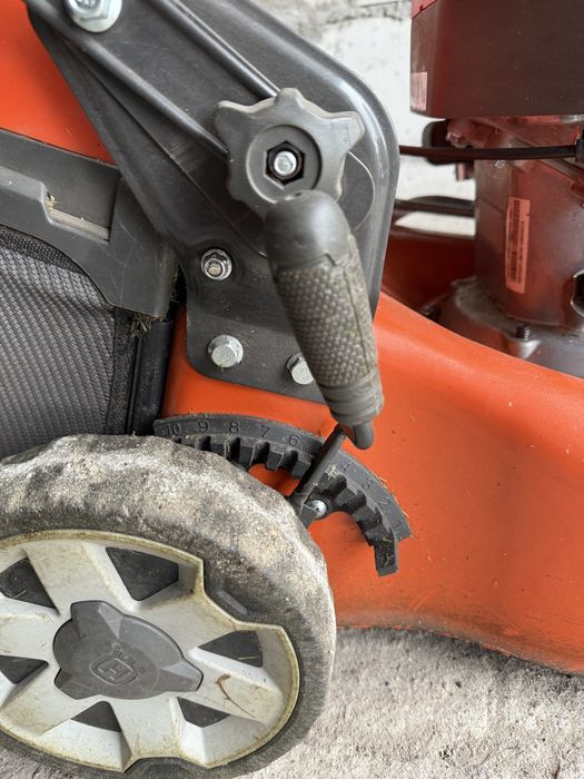 Kosiarka Husqvarna LC 140P